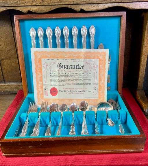 W.M. Rogers Reinforced Silver Plate AA Set