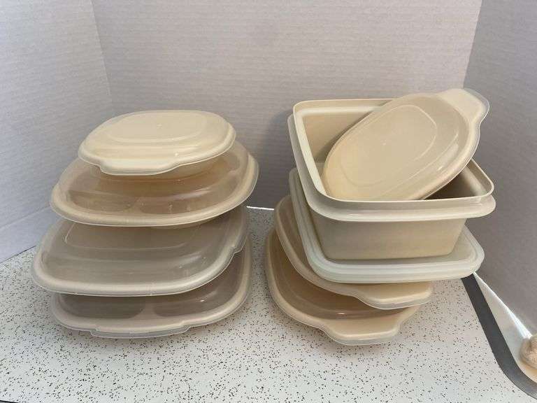 Rubbermaid storage containers