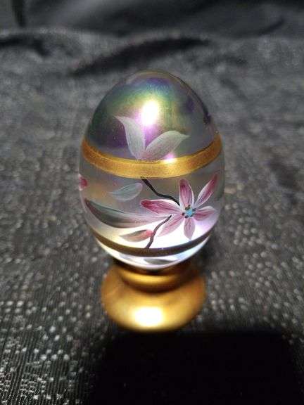Vintage Fenton glass egg
