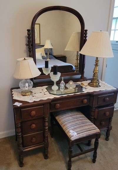 Vanity Dresser With Mirror