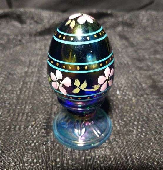 Vintage Fenton glass egg