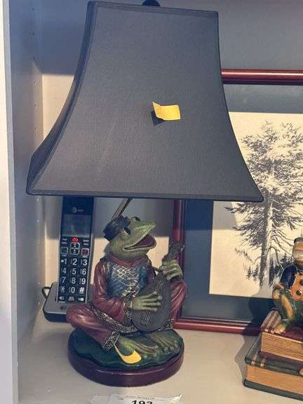 Frog Figurine and lamp