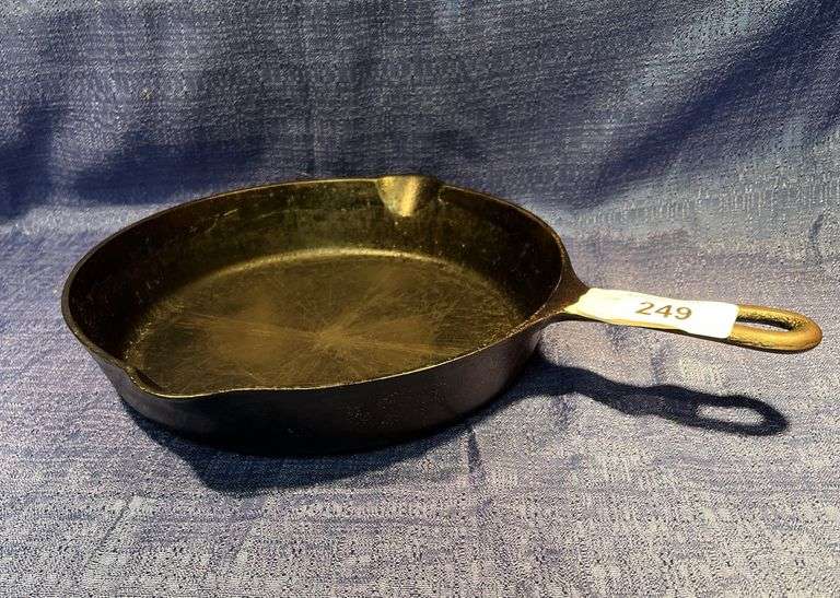 Cast iron skillet
