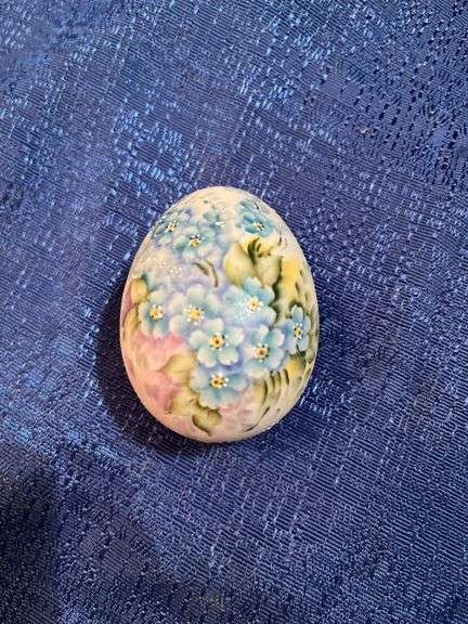 Porcelain eggs