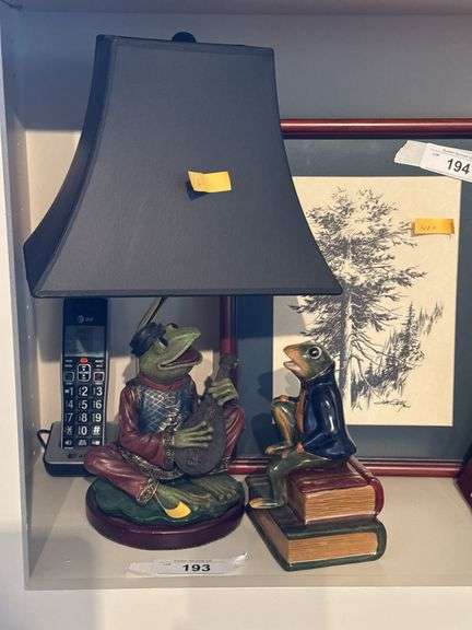 Frog Figurine and lamp