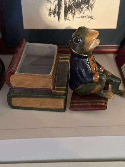 Frog Figurine and lamp