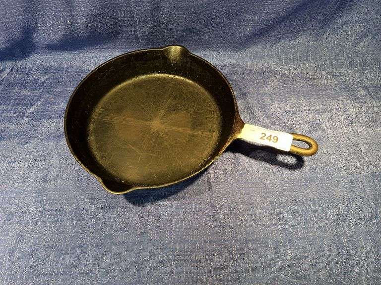 Cast iron skillet