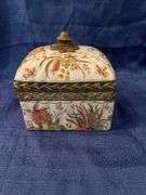 Oriental style porcelain box
