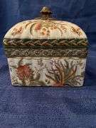 Oriental style porcelain box