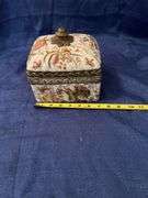 Oriental style porcelain box
