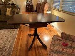 Drop leaf table