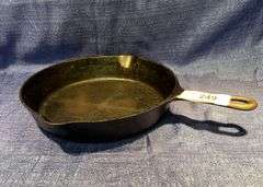 Cast iron skillet