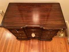 Entryway cabinet