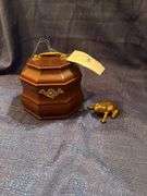 Tea caddy