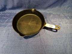 Cast iron skillet