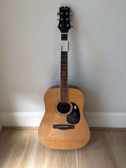 Darius Rucker signed guitar