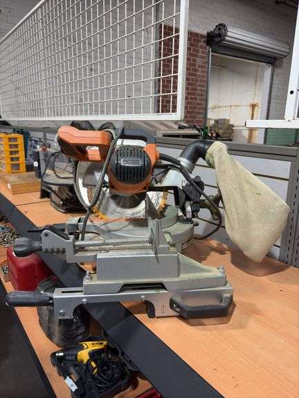 Compound miter saw