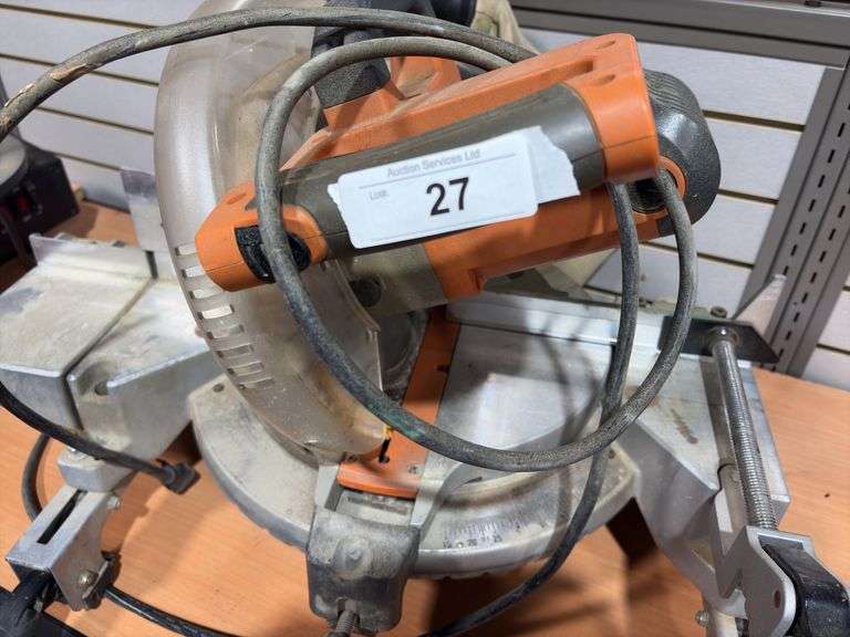 Compound miter saw