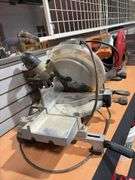 Compound miter saw