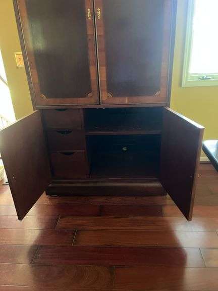 Entertainment center