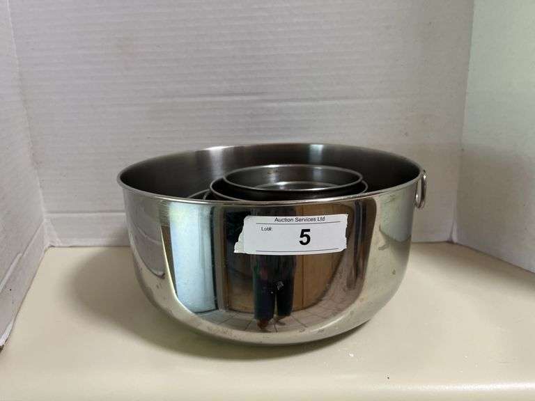 Stainless steel mixing bowls