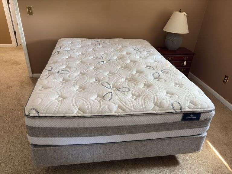 Queen bedding