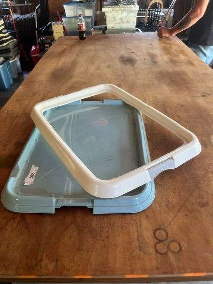 Plastic lid