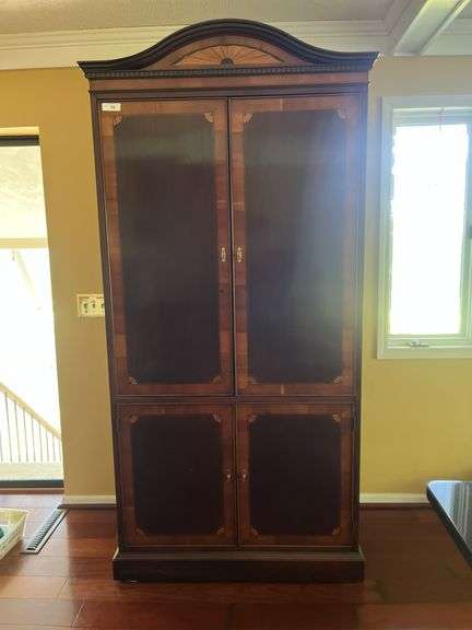 Entertainment center