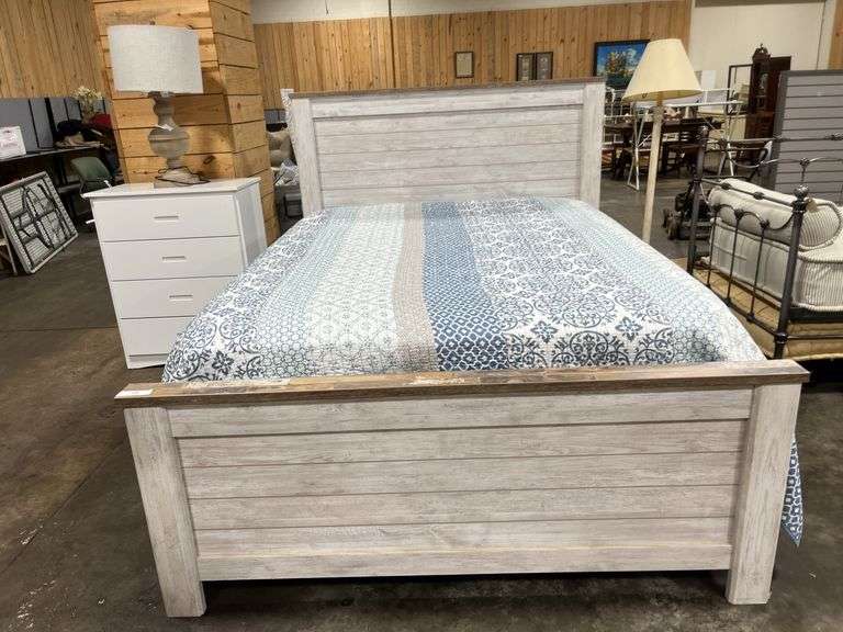 Queen size bed