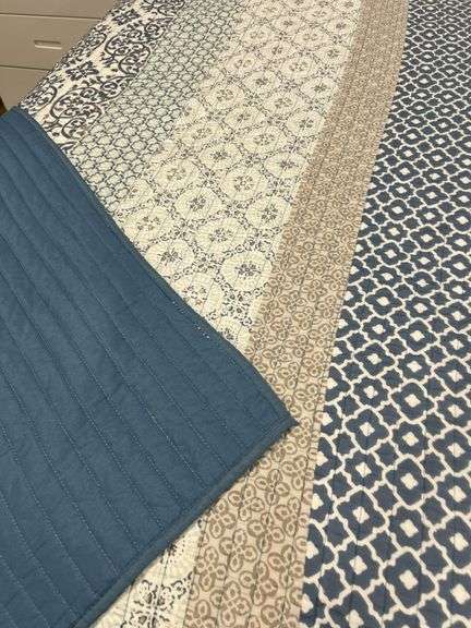 Queen size bedding