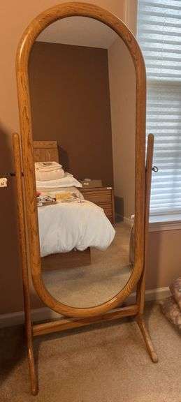 Free standing mirror