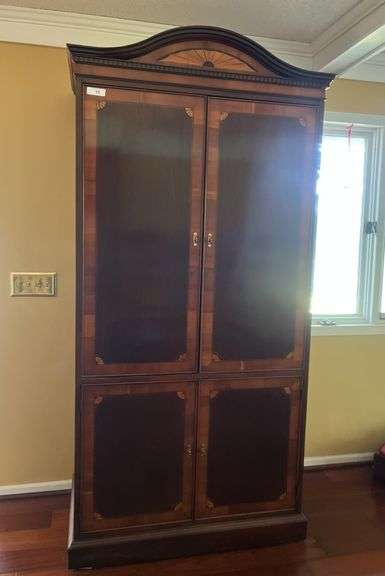 Entertainment center