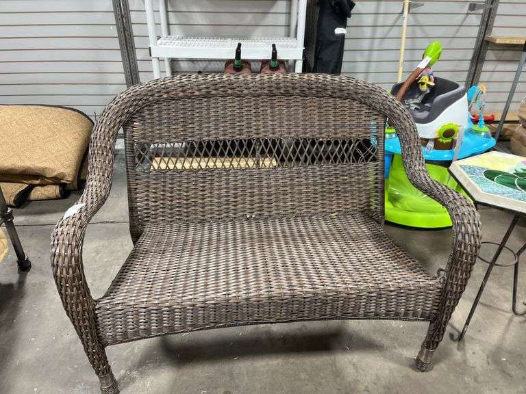 Outdoor loveseat