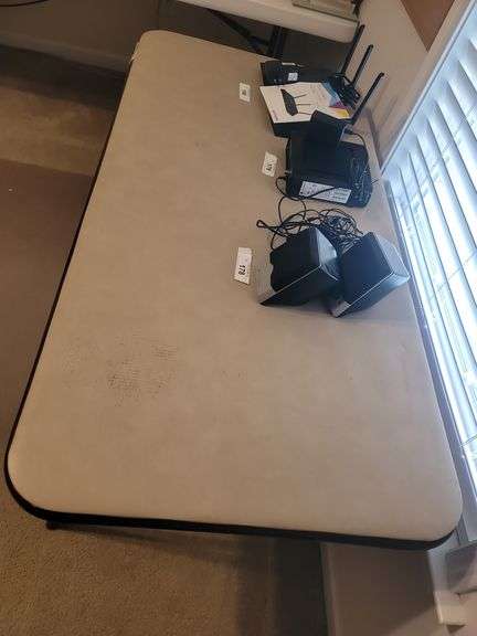 Folding table