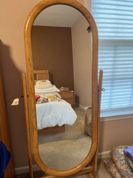 Free standing mirror