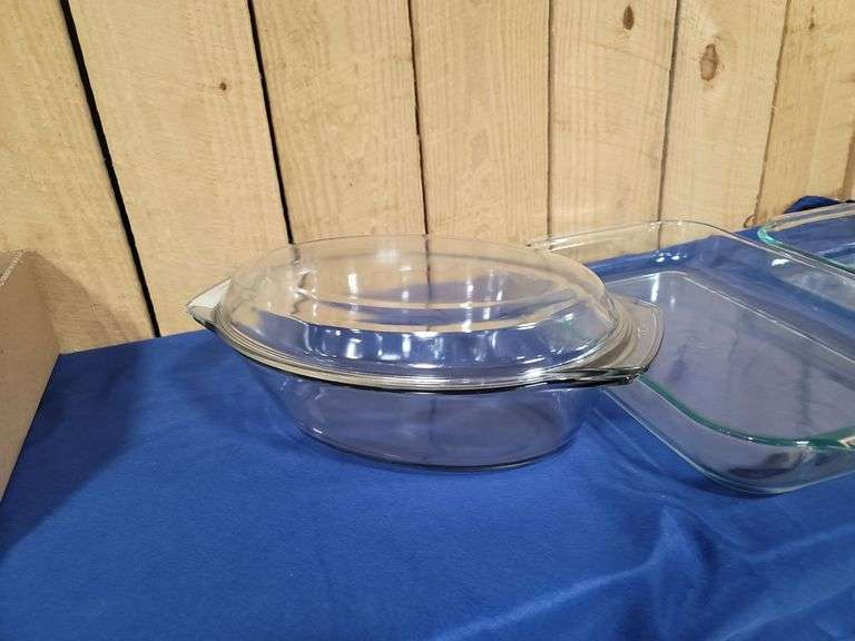Pyrex baking dishes and covered baking dish