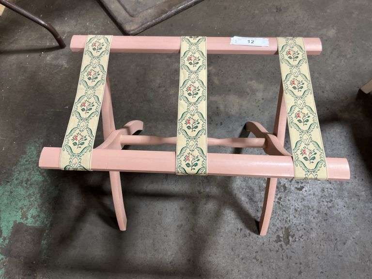 Luggage stand