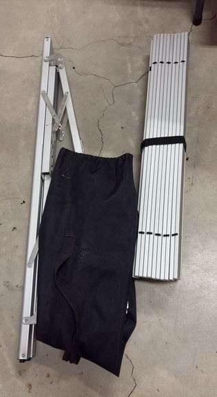 Aluminum folding table