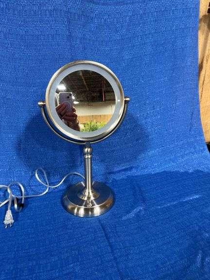 Vanity mirror