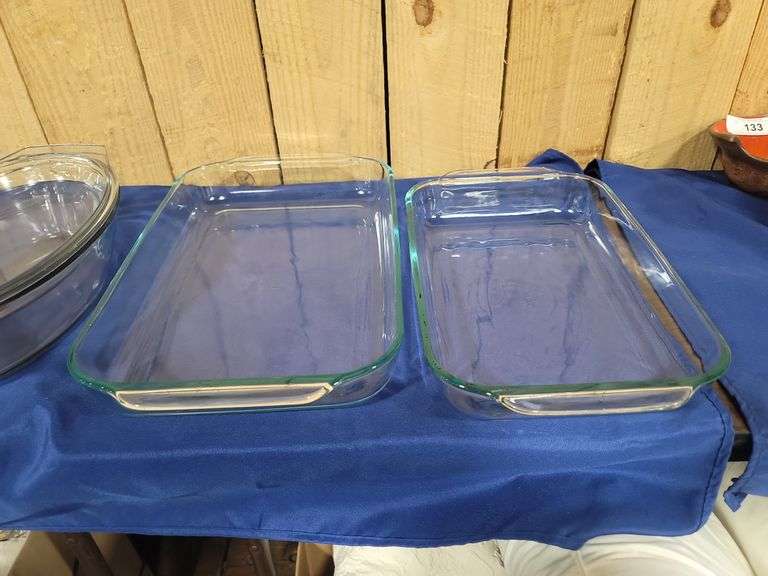 Pyrex baking dishes and covered baking dish