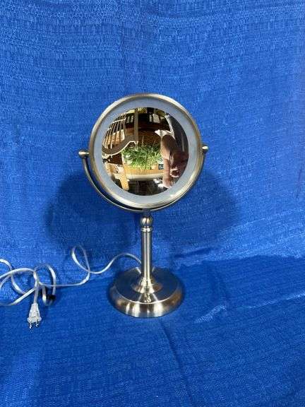 Vanity mirror
