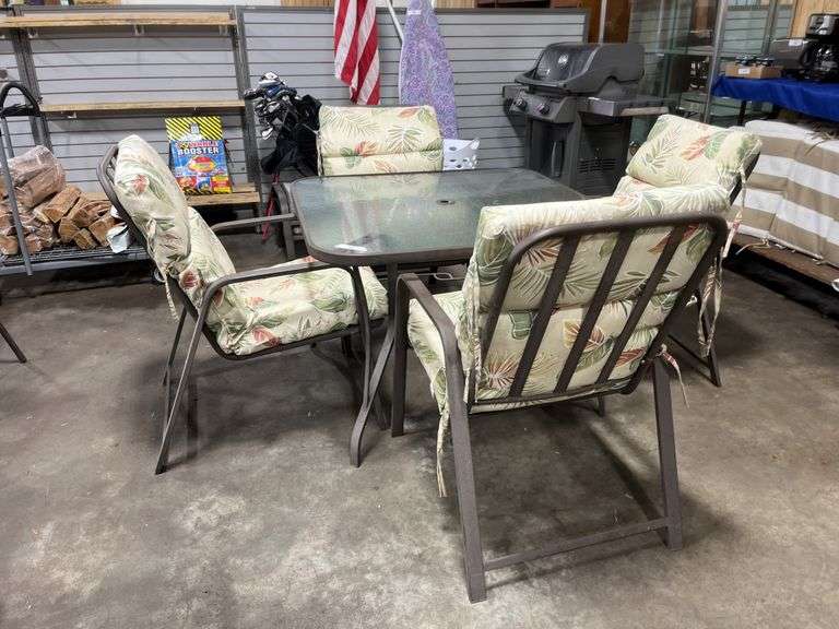 Outdoor dining table and chairs