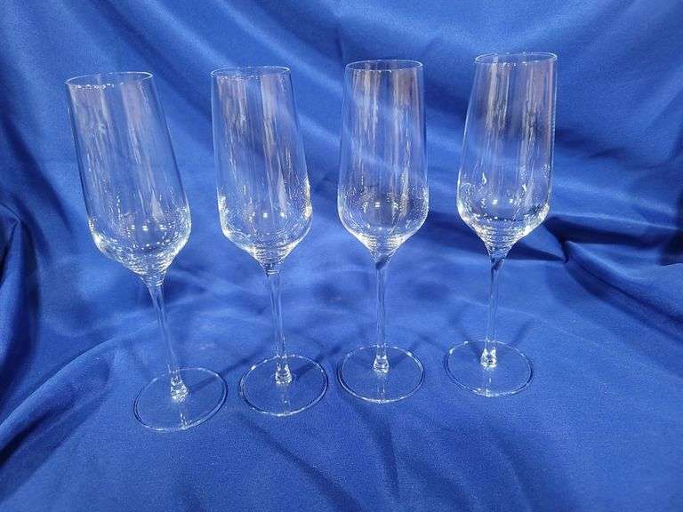 Possible Dartington crystal champagne flutes
