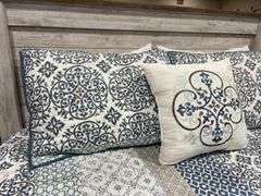 Queen size bedding