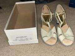 Ladies shoes