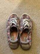 Women’s shoes