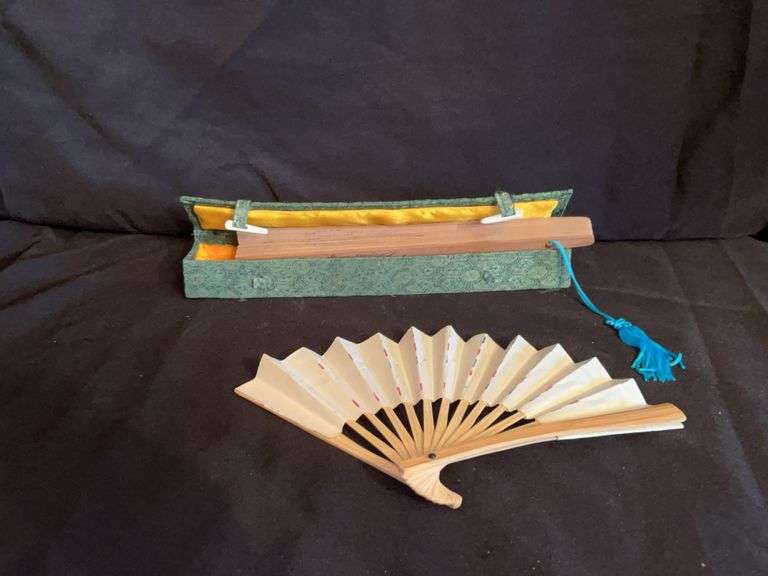 Folding fans