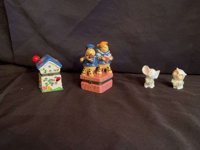Trinket boxes and figurines
