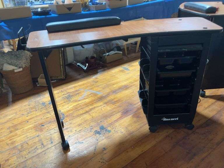 Nail table