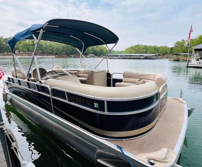 2010 Bennington Pontoon with 90 4-Stroke Yamaha